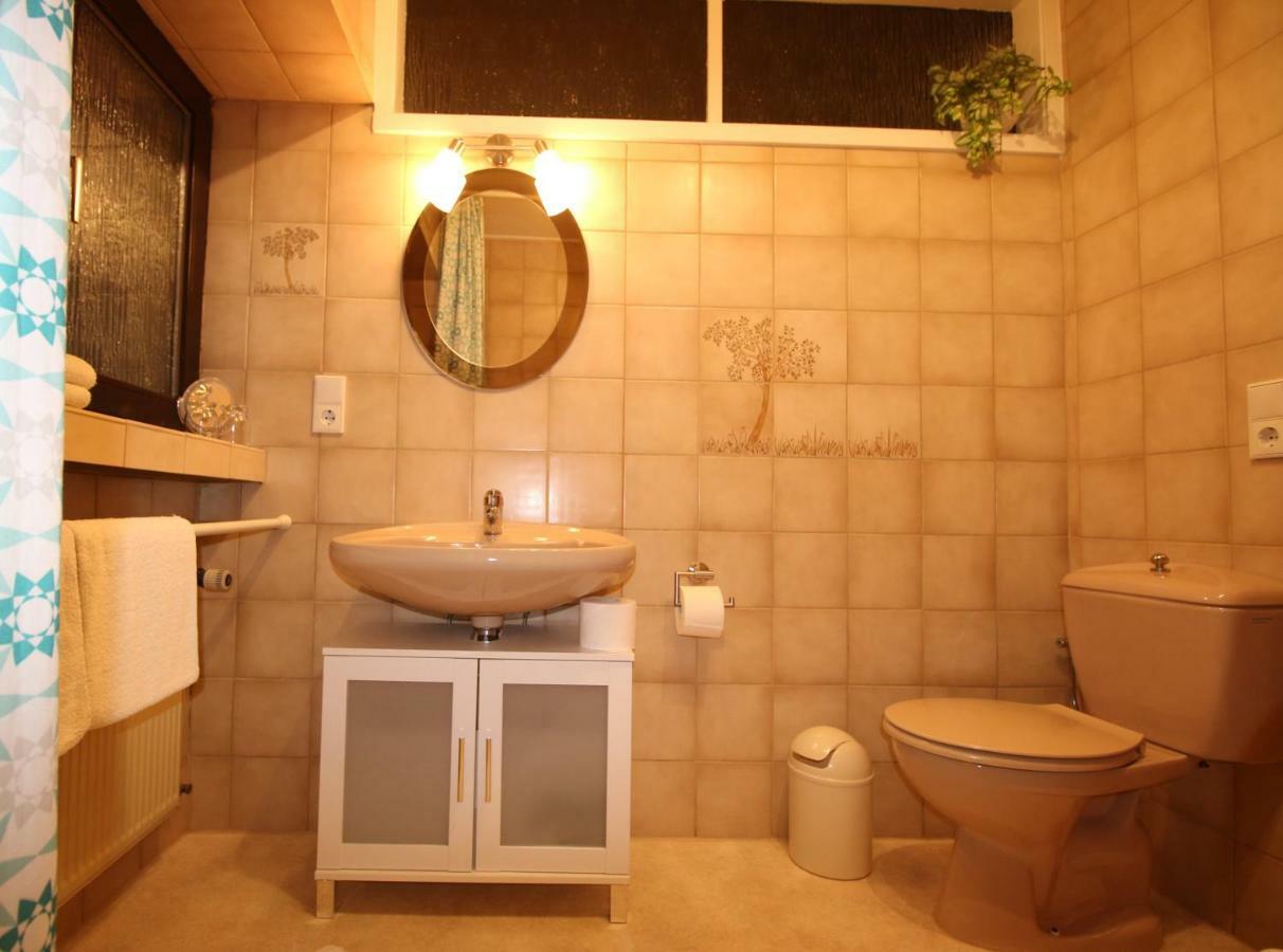 Gaestehaus Koen - Fewo Farfalle Цельтинген-Рахтиг Экстерьер фото