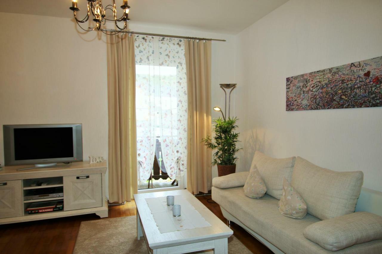 Gaestehaus Koen - Fewo Farfalle Цельтинген-Рахтиг Экстерьер фото